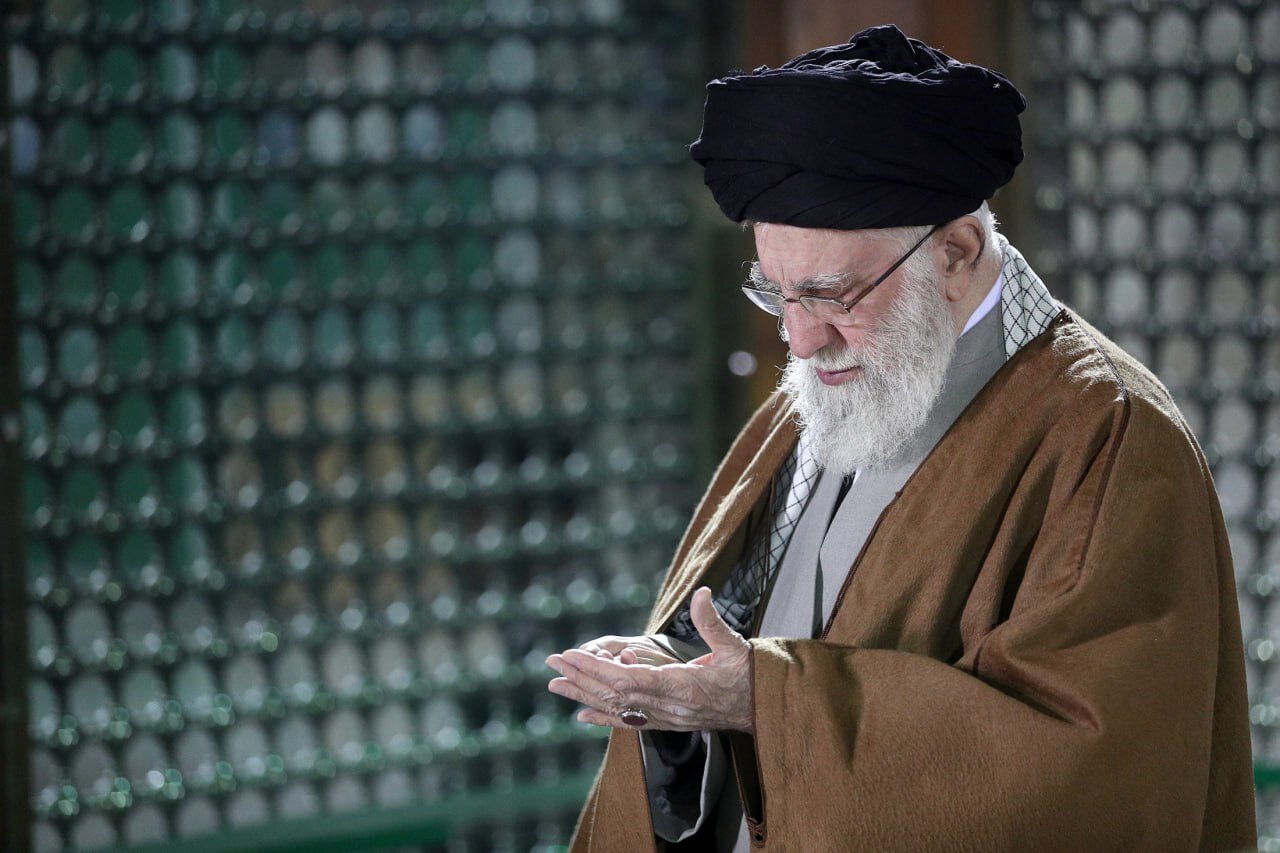 حضور رهبر انقلاب در مرقد بنیانگذار جمهوری اسلامی ایران حضور رهبر انقلاب در مرقد بنیانگذار جمهوری اسلامی ایران