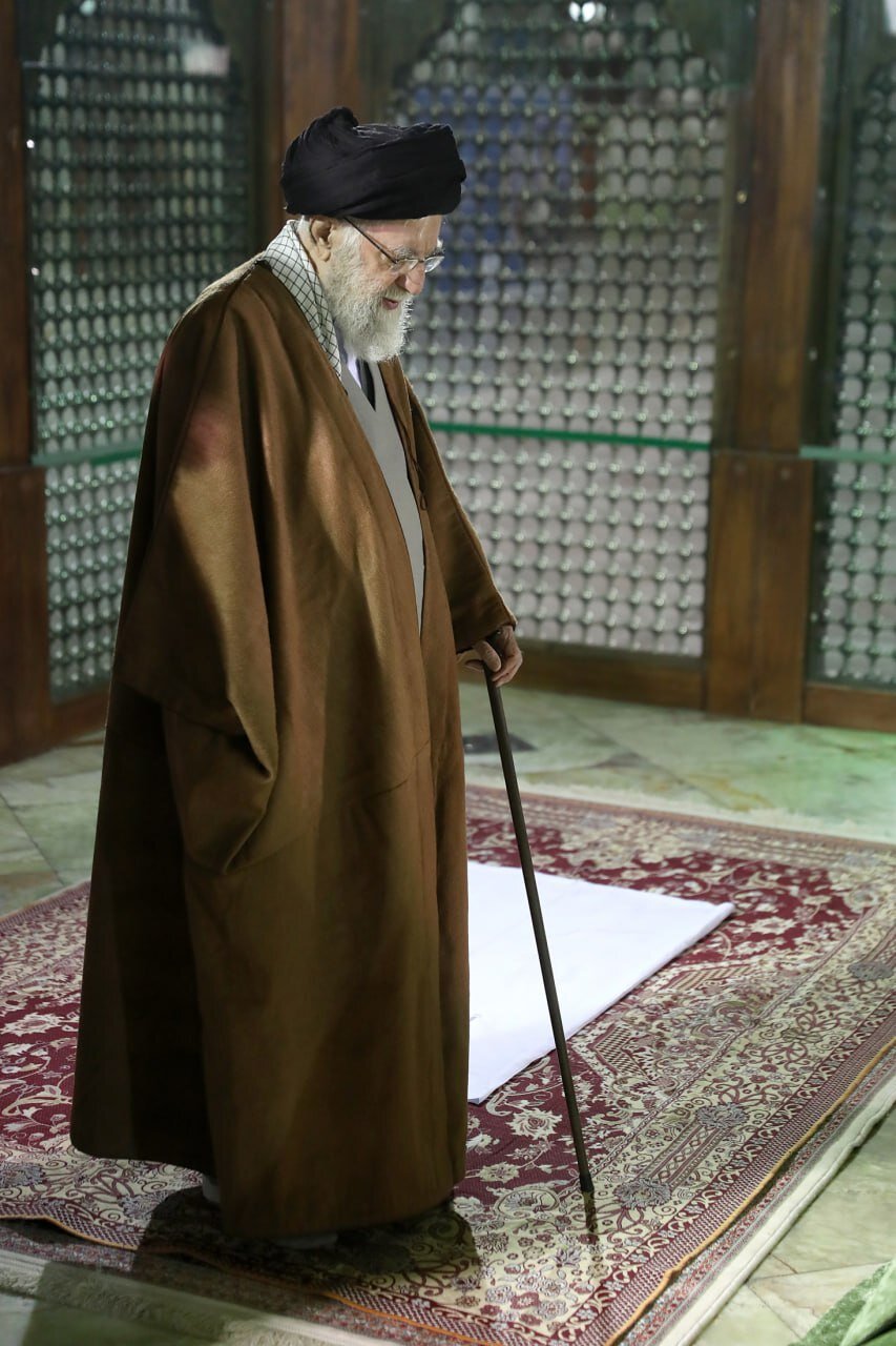 حضور رهبر انقلاب در مرقد بنیانگذار جمهوری اسلامی ایران حضور رهبر انقلاب در مرقد بنیانگذار جمهوری اسلامی ایران